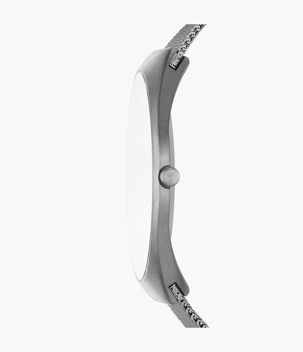 4.85mm 두께의 얇은 케이스와 차콜 스틸 메시 브레이슬릿 실루엣. / 이미지 출처: 스카겐