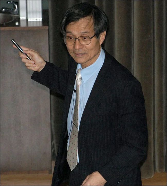 생성물이 자신의 생성을 돕는 비대칭 자기 촉매 반응을 구현한 '소아이 겐소'. / 이미지 출처: 노벨상 공식 홈페이지