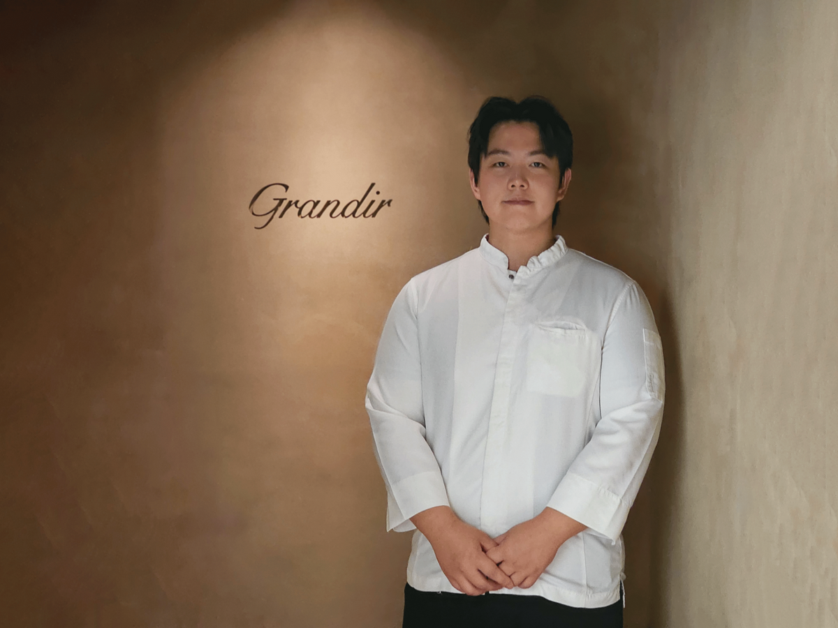 일식을 먼저 익힌 뒤 프렌치 요리의 경험을 쌓아 자신만의 재패니즈 프렌치를 선보이는 그랑디르의 김성찬 셰프. 한국의 제철 식재료를 프렌치의 문법으로 풀어낸다. / 이미지 출처: 필자 촬영