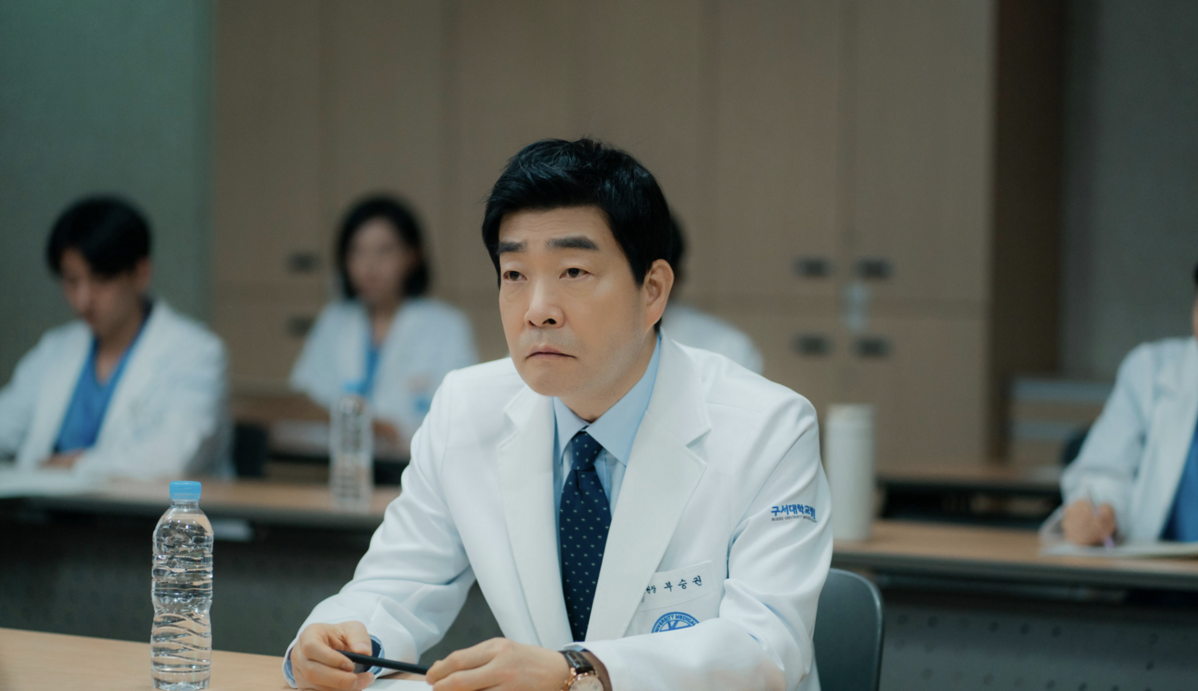 병원의 권력자 부승권을 연기한 손현주. / 이미지 출처: SBS