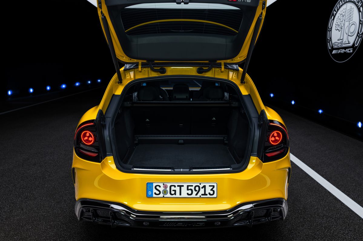 VDA 기준 기본 607L, 최대 1,740L 트렁크. / 이미지 출처: Mercedes-Benz