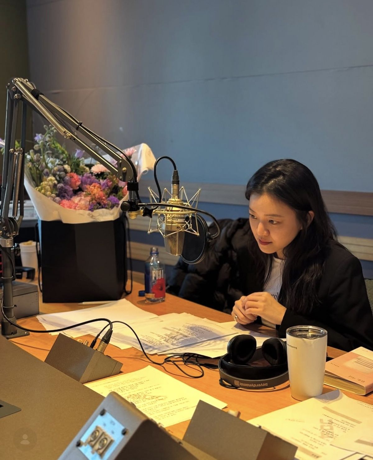 매일 일요일 아침 라디오 북클럽 DJ로 만날 수 있는 고아성. / 이미지 출처: MBC 라디오 북클럽 인스타그램 @mbcradiobookclub