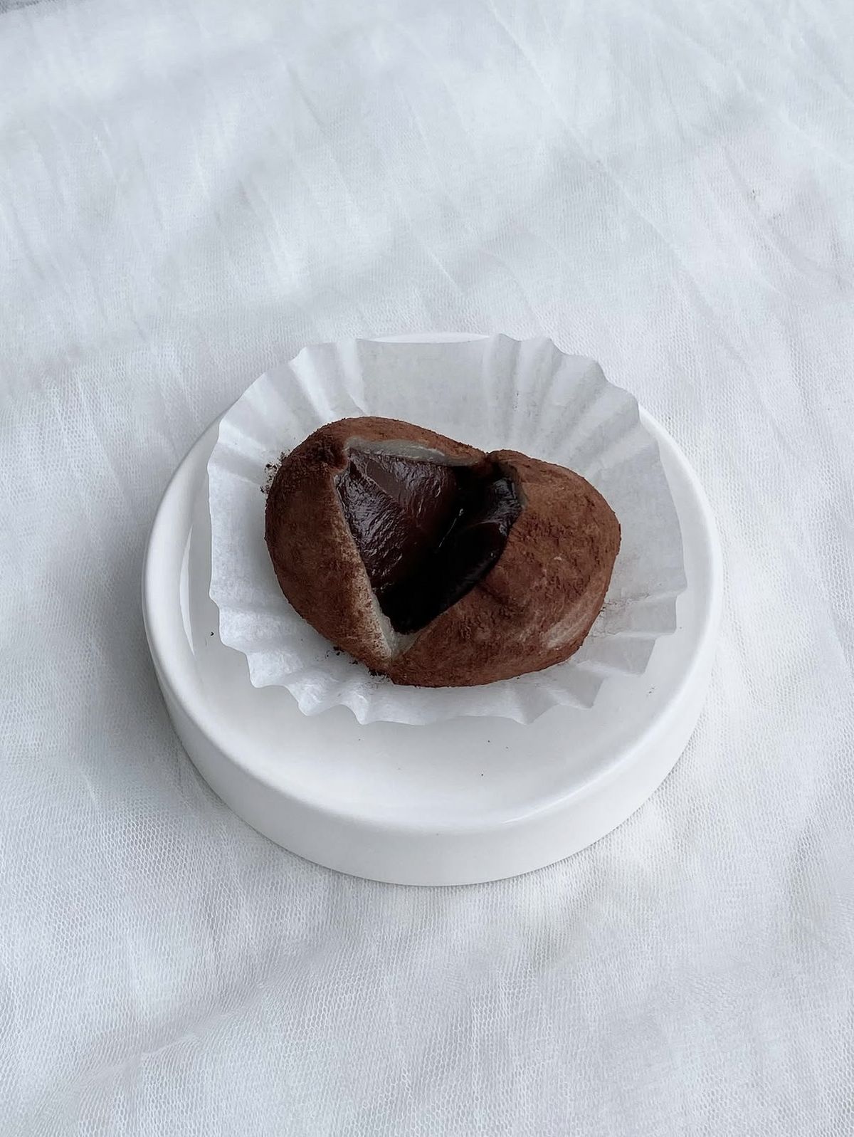 발로나 코코아 가루를 묻혀 진한 맛이 일품인 나든설기 생초코 찹쌀떡. / 이미지 출처: 업체 인스타그램
