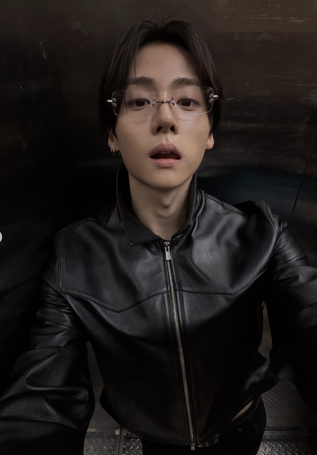 평소 책을 자주 읽는 것으로 유명한 알파드라이브원의 이상원. / 이미지 출처: 알파드라이브원 인스타그램 @ald1.official