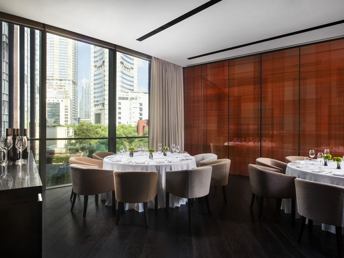 상하이의 도심 풍경이 보이는 수이 탕 리 프라이빗 다이닝 룸. / 이미지 출처: 어퍼 하우스
