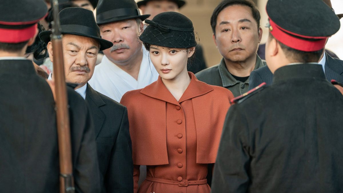 극 중 독립운동에 관심 없는 조선인으로 등장하는 김유정. / 이미지 출처: cjenm