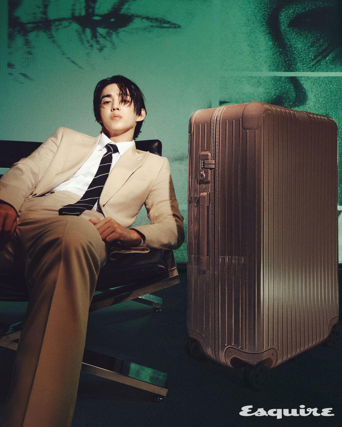 에센셜 체크인 L 엄버 185만원 리모와.