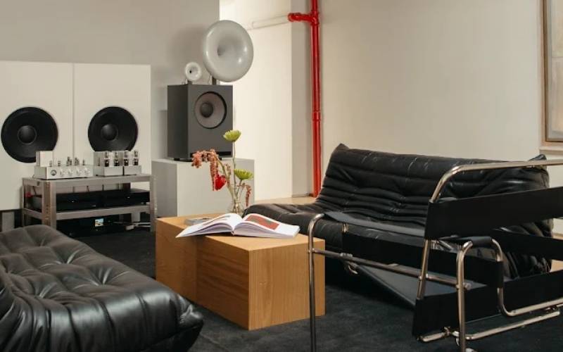 리스닝 룸 관련 이미지