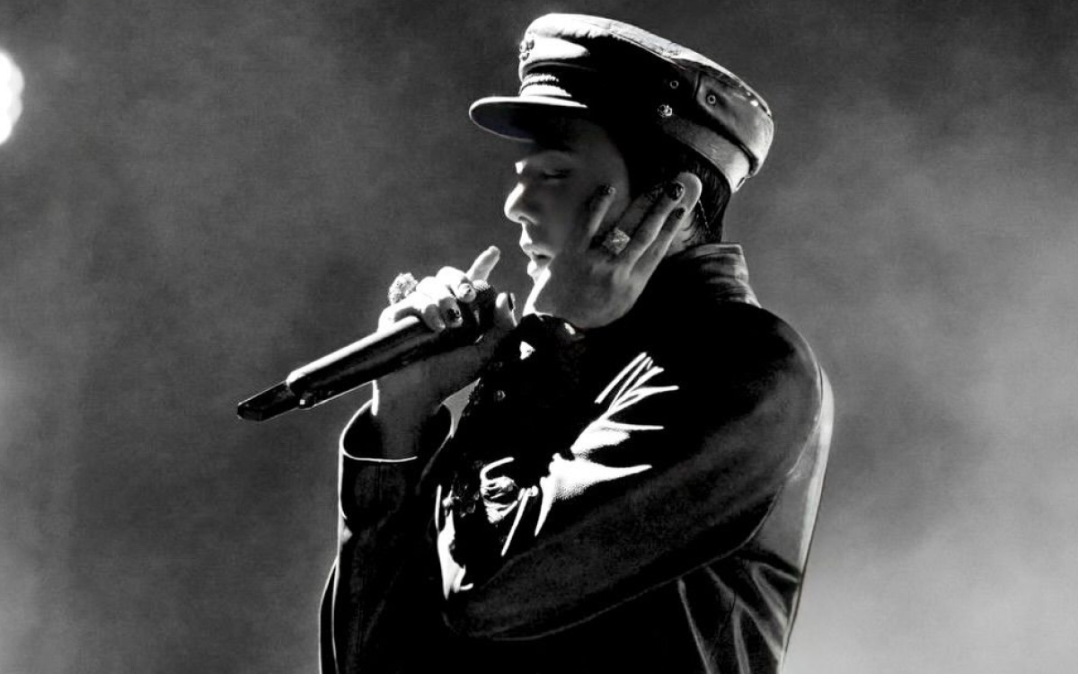 지드래곤, 변우석, 코르티스 건호. 볼캡 스타일링은 모자의 소재로 완성된다