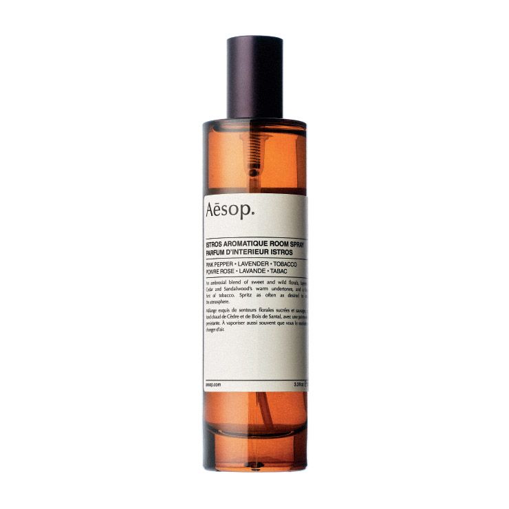 플로럴 노트로 시작해 스모키함으로 마무리되는 이스트로스 아로마틱 룸 스프레이 100mL/7만3000원 이솝.
