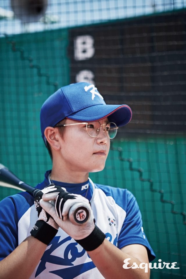 8 염희라 / 내야수, 1989년생“좋아서 하는데 가장 즐거운 한순간이 어디 있겠어요. 매 순간이 즐겁죠. 모두가 후회 없도록 경기를 하면 팀으로서도 후회 없는 경기가 되지 않을까요?”