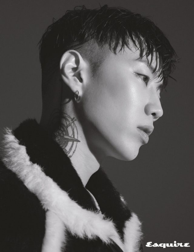 래글런 슬리브 퍼 재킷 생 로랑 by 안토니 바카렐로.