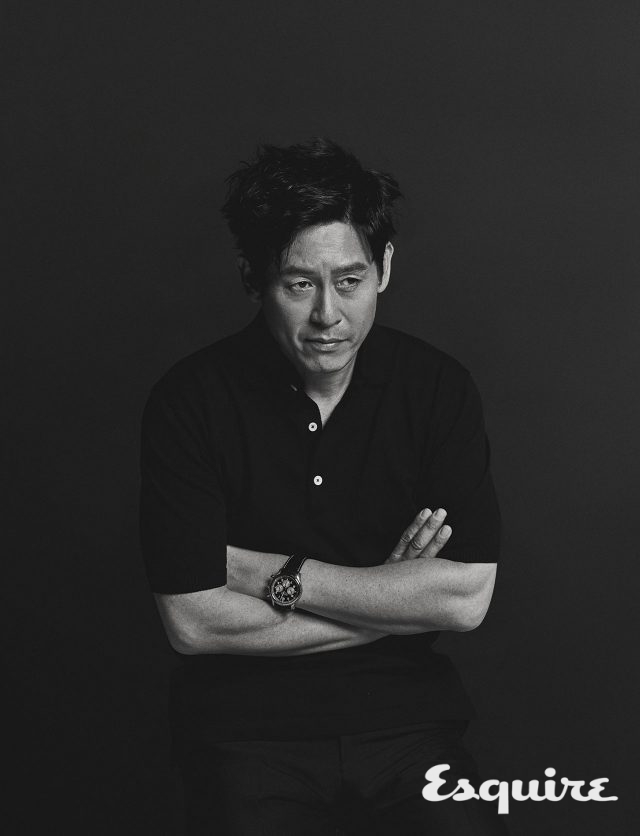 셔츠 안데르센안데르센 by 아티지. 바지 스타일리스트 소장품. 시계 브라이틀링.