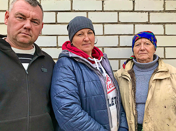 빅토르와 나탈리아, 나탈리아의 어머니 한나. 이 부부의 아들 알렉산데르는 침공 5일째 되던 날 사망했다. &copy; BENJAMIN BUSCH 