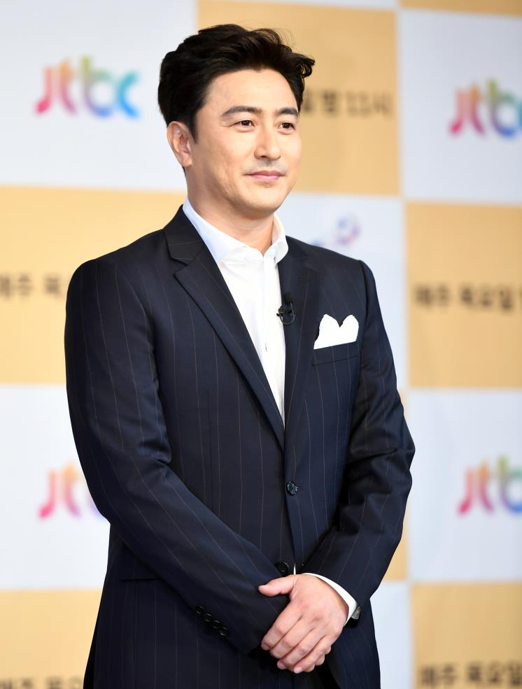 Ahn Jung Hwan for pictures during Press conference of television show JTBC ‘stick together Kick’ at ART HALL on June 11th in Seoul, South Korea. /PHOTO=OSEN