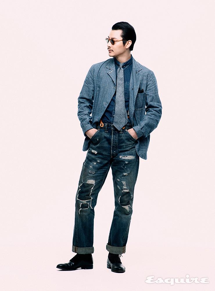 재킷, 셔츠, 데님 팬츠, 구두, 타이, 서스펜더 모두 RRL, 선글라스 백산안경.