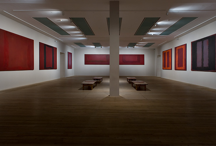 테이트 모던에서 2008년부터 2009년까지 전시한 마크 로스코의 <시그램 뮤럴스(Seagram Murals, 시그램 벽화)>. 로스코의 후기 회화 중 하나다.