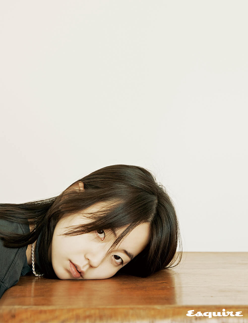 티셔츠 스투시. 목걸이 에디터 소장품.