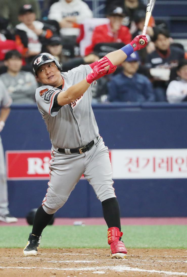 제 기량을 발휘 못한 김태균은 지난 20일 결국 2군행 통보를 받았다.