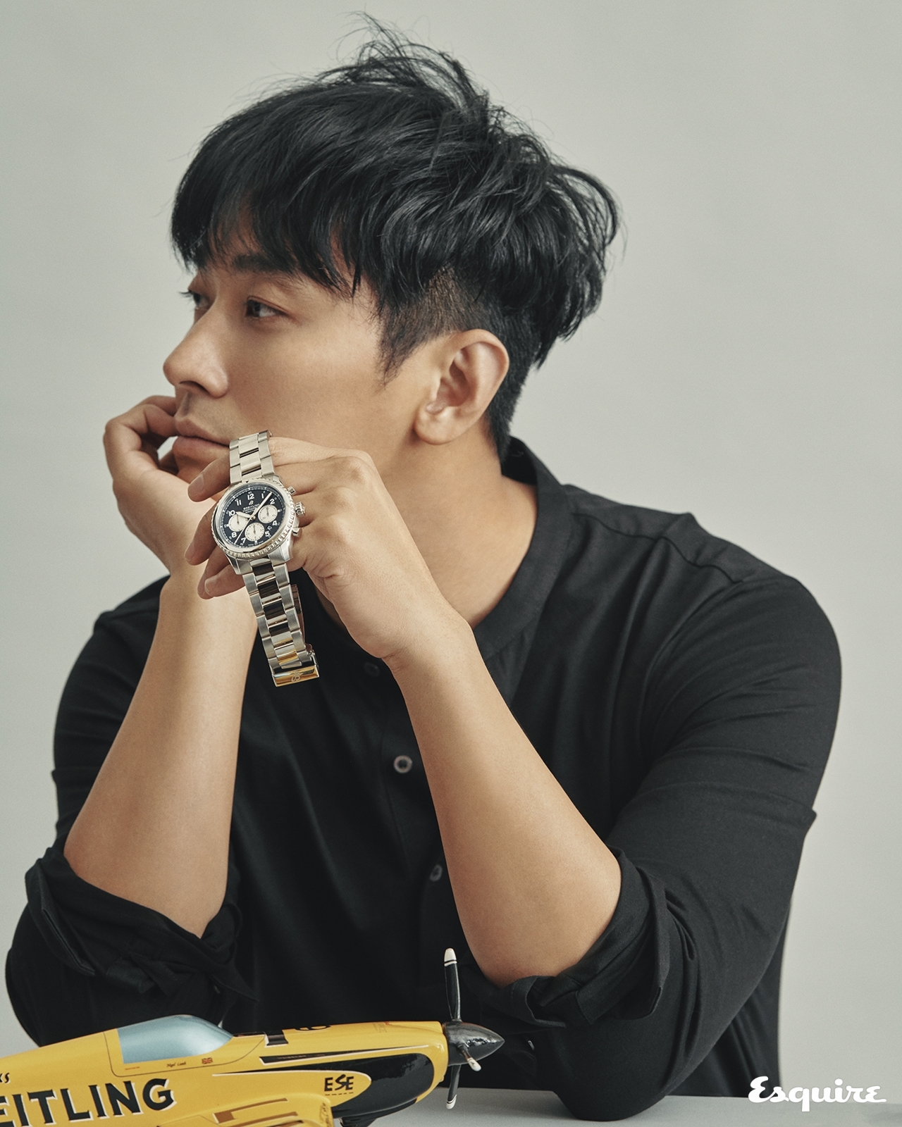 내비타이머 8 B01 크로노그래프 43 900만원대 브라이틀링. 셔츠 코스.