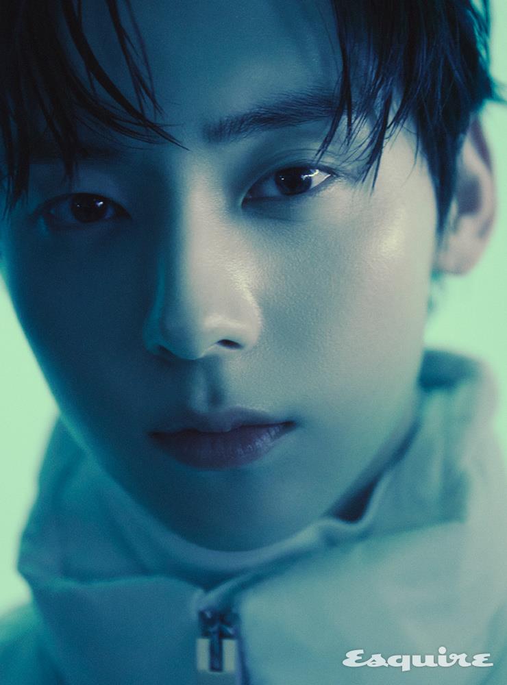 매트한 코튼 소재의 크롭트 슬리브리스 재킷 156만원 6 몽클레르 1017 알릭스 9SM.