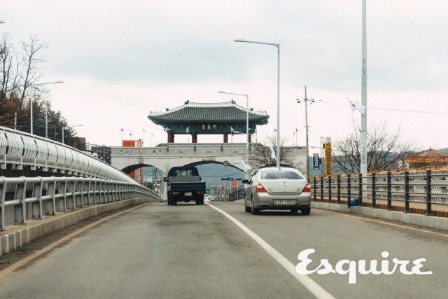 의성에 들어가려면 랜드마크인 숭의문을 통과해야 한다. 전통적으로 생겼지만 의외로 2013년에 만들었다.