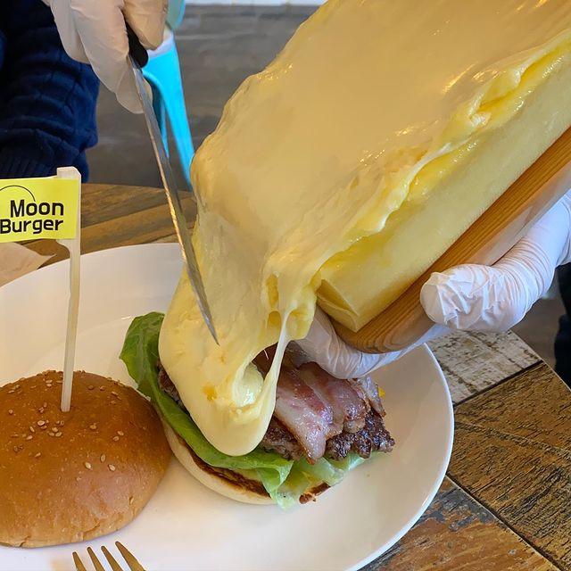 @moon6burger