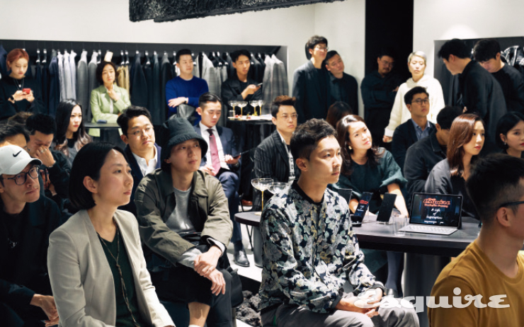 그 어느 때보다 멋진 이야기에 열렬히 화답하고, 끊임없이 질문을 던진 클럽 에스콰이어 멤버들.