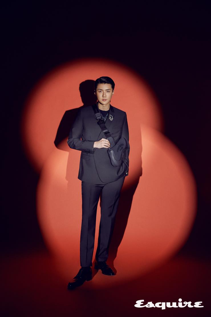 디올 맨 윈터 2020컬렉션을 입은 세훈