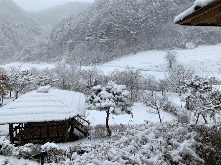 산골초가집