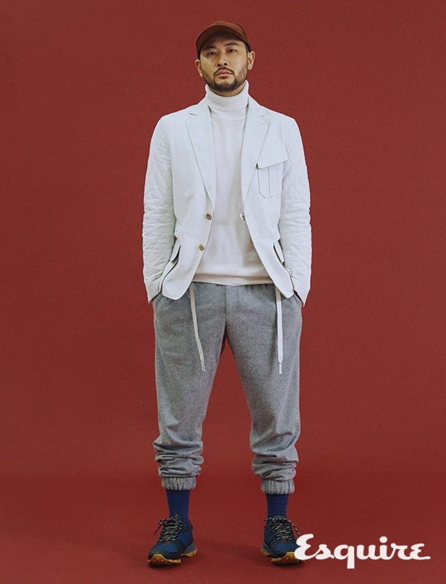 풀오버, 가죽 재킷, 바지, 모자 모두 Z제냐. 신발 프라다.