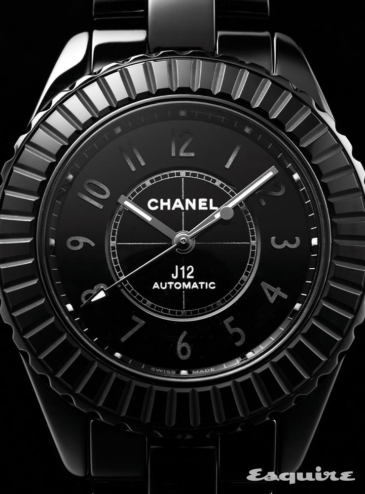 33mm 세라믹과 스틸 케이스, 오토매틱 무브먼트 가격 미정 샤넬 워치.