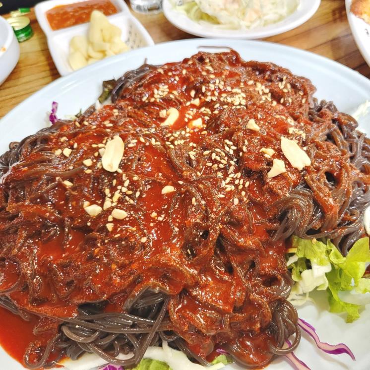 우현족발
