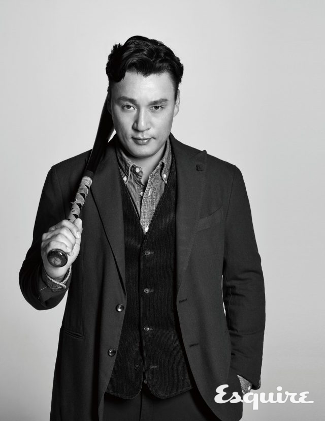 재킷 라르디니 by 신세계인터내셔날. 셔츠 리바이스. 베스트 스타일리스트 소장품. 바지 마시모두띠.