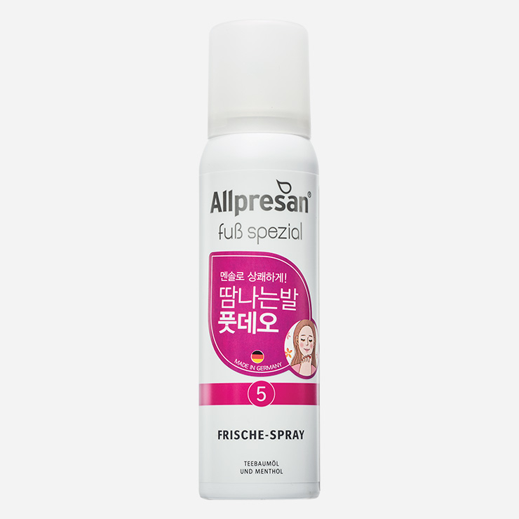 상큼한 과일 향이 땀으로 인한 불쾌한 발 냄새를 없애주고 멘솔과 티트리 오일 성분이 쿨링감을 선사한다. 풋스페셜 프레쉬 스프레이 풋 데오 100mL/1만5000원 알프레산.