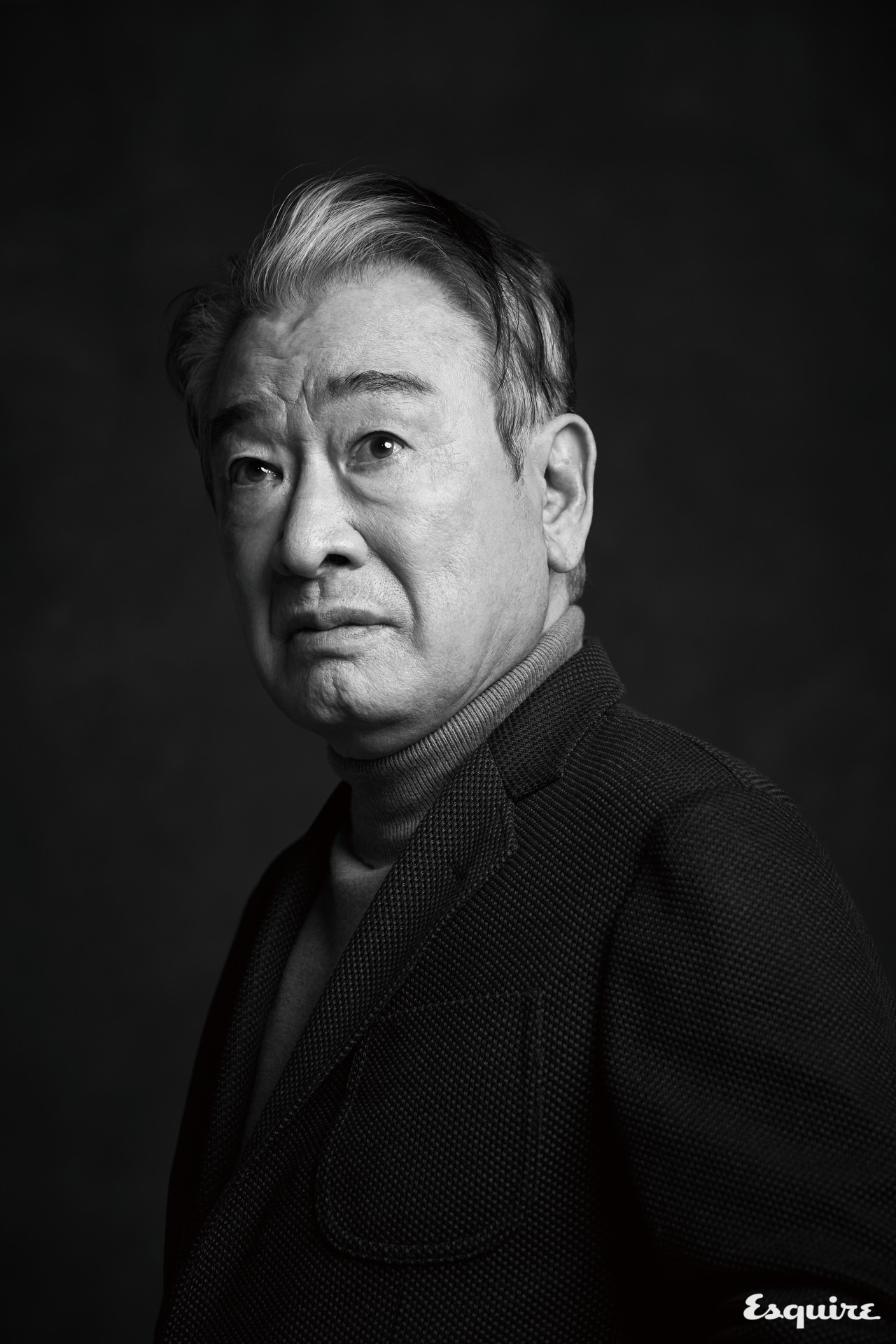 브라운 재킷 마시모두띠. 니트 터틀넥 자라 맨.