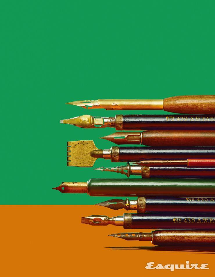 철필로 펜드로잉과 캘리그래피를 하는 최성희 대표가 수집한 펜과 닙들. 넓적한 형태의 닙은 오선지를 그리는 용도라고 한다.