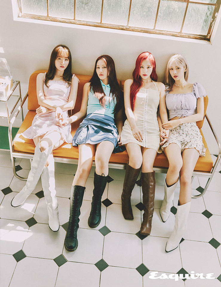 수아, 시연, 가현, 유현의 4인 유닛 화보.