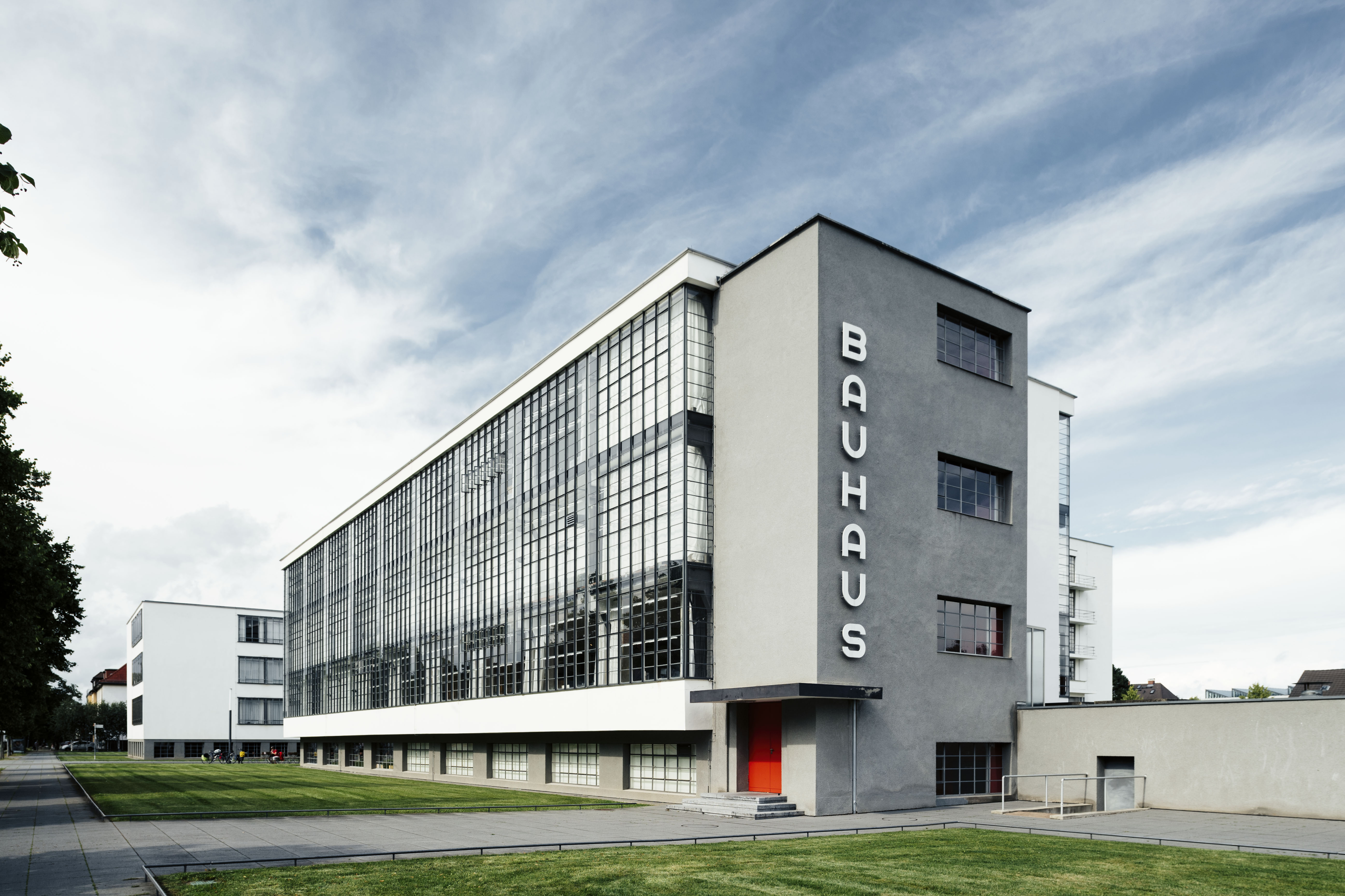 Dessau-Roßlau Bauhausgebäude / Bauhaus building (1925–26), Architekt / architect: Walter Gropius Photo: © Tillmann Franzen, tillmannfranzen.com © VG Bild-Kunst, Bonn 2018