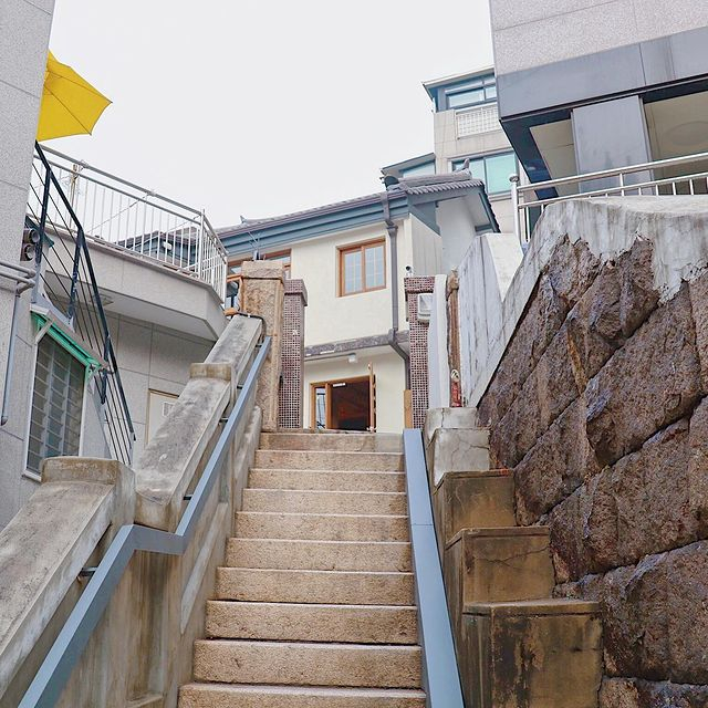 @cafe_stairs_
