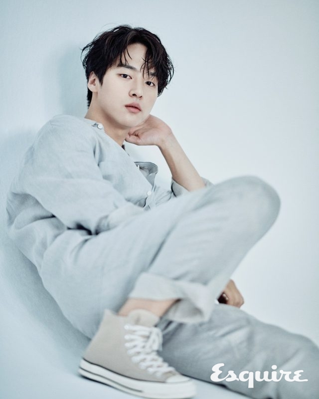 점프슈트 세야 by 10 꼬르소 꼬모. 운동화 컨버스.