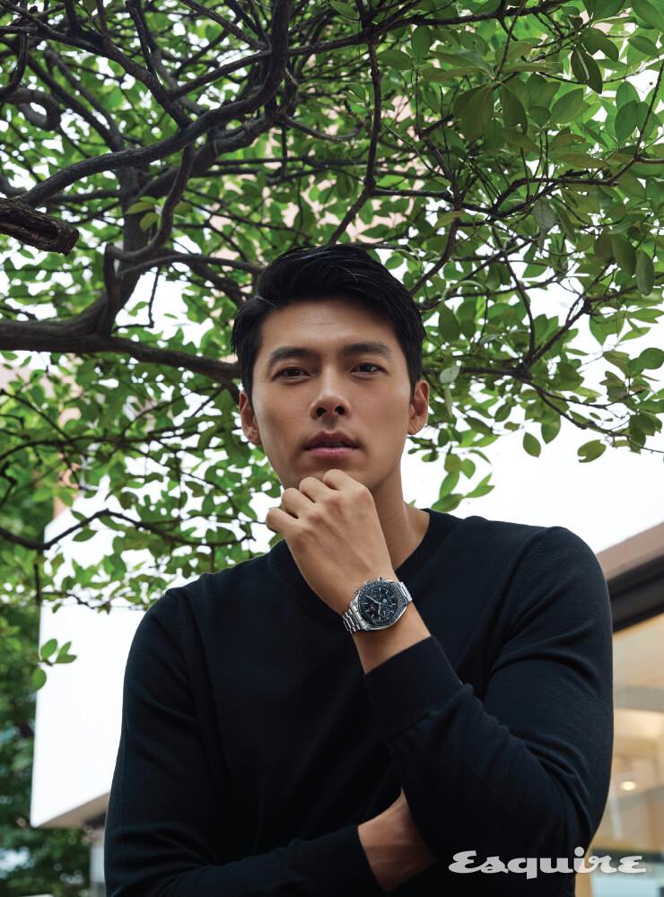 6시 방향의 문페이즈 인디케이터가 특징인 스테인리스스틸 케이스 스피드마스터 문워치 오메가 코-액시얼 마스터 크로노미터 문페이즈 크로노그래프.