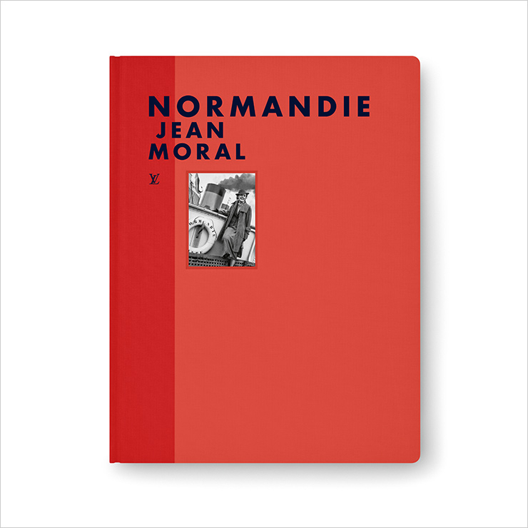 NORMANDIE JEAN MORAL 미국의 패션과 이미지가 유럽을 점령한 20세기 초 <하퍼스 바자>와 계약한 유일한 프랑스 사진가는 장 모랄이었다. 그가 찍은 프랑스의 역사적인 여객선 노르망디의 풍광에는 ‘인터워’ 시대의 풍요와 낙관이 흐른다.