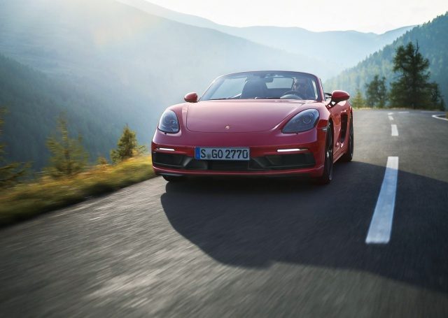 PORSCHE 718 BOXSTER GTS엔진 2.5L 터보 | 시스템 출력 365마력 | 최대 토크 43.8kg·m | 복합 연비 8.9km/L | 기본 가격 1억1290만원