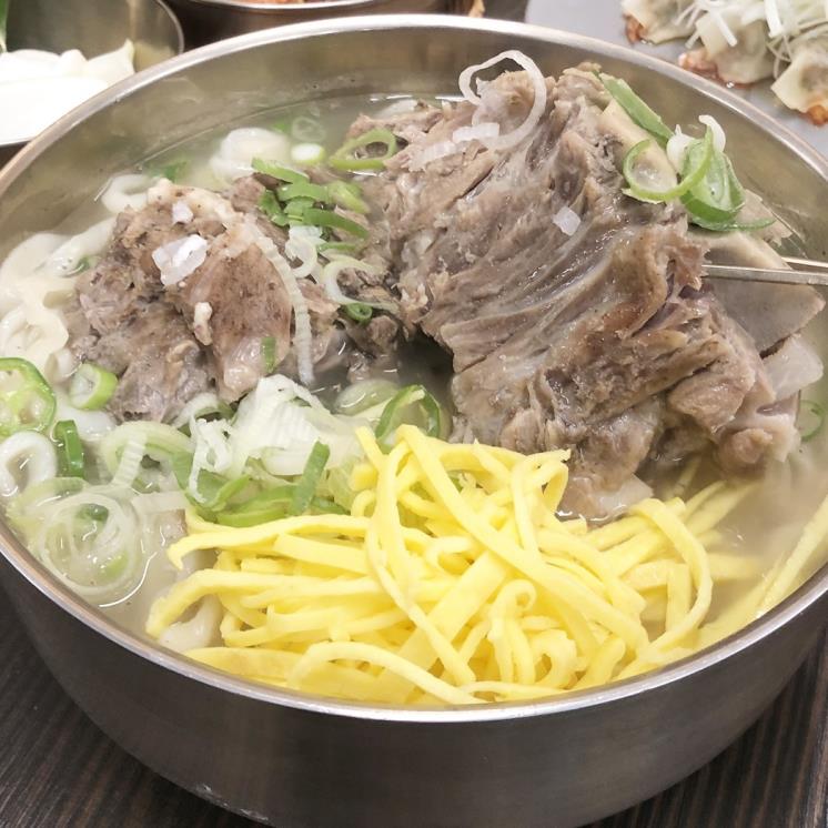 평이담백뼈칼국수