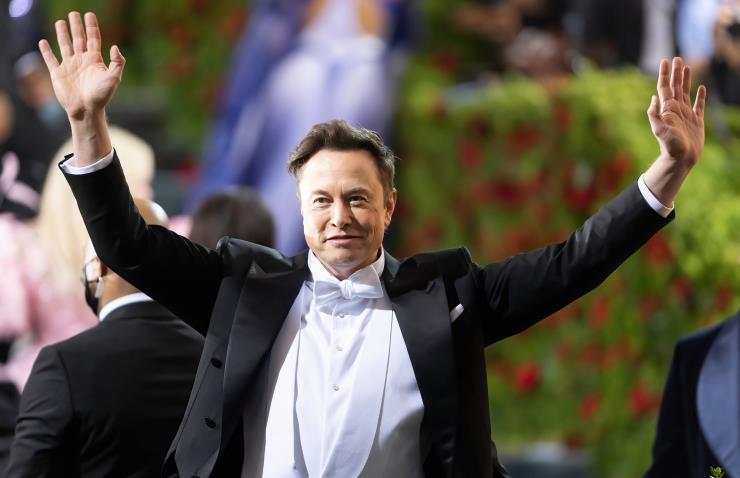 NEW YORK, NEW YORK - MAY 02: Elon Musk is seen arriving at The 2022 Met Gala Celebrating ″In America: An Anthology of Fashion″ at The Metropolitan Museum of Art on May 02, 2022 in New York City. (Photo by Gilbert Carrasquillo/GC Images)