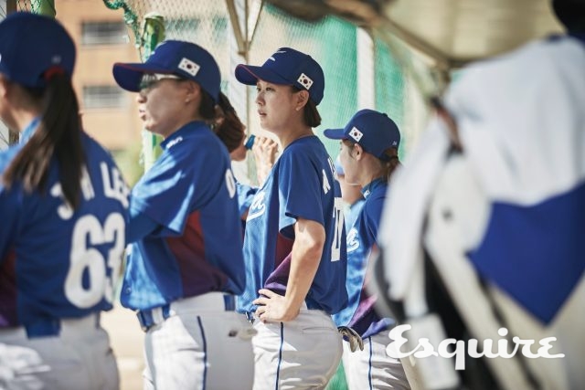 27 신누리 / 외야수, 1987년생“롯데 자이언트 팬이었어요. 2013년이었나, 정말 게임을 못해서 내가 하는 게 더 낫겠다며 시작했어요. 의지할 수 있는 팀원을 만난 게 행운이에요.”