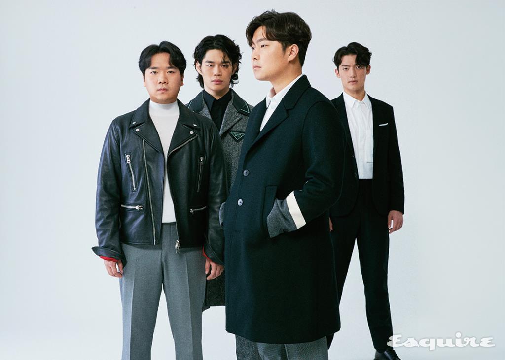 (왼쪽부터) 가죽 바이커 재킷 보스 맨. 하프넥 스웨트셔츠 H&M. 그레이 팬츠 톰 브라운. 그레이 코트, 블랙 셔츠, 그레이 팬츠 모두 프라다. 기하학 패턴 코트, 셔츠 모두 닐 바렛. 체크 팬츠 보스 맨. 기하학 패턴 재킷 닐 바렛. 화이트 셔츠 코스. 블랙 팬츠 디올 맨.