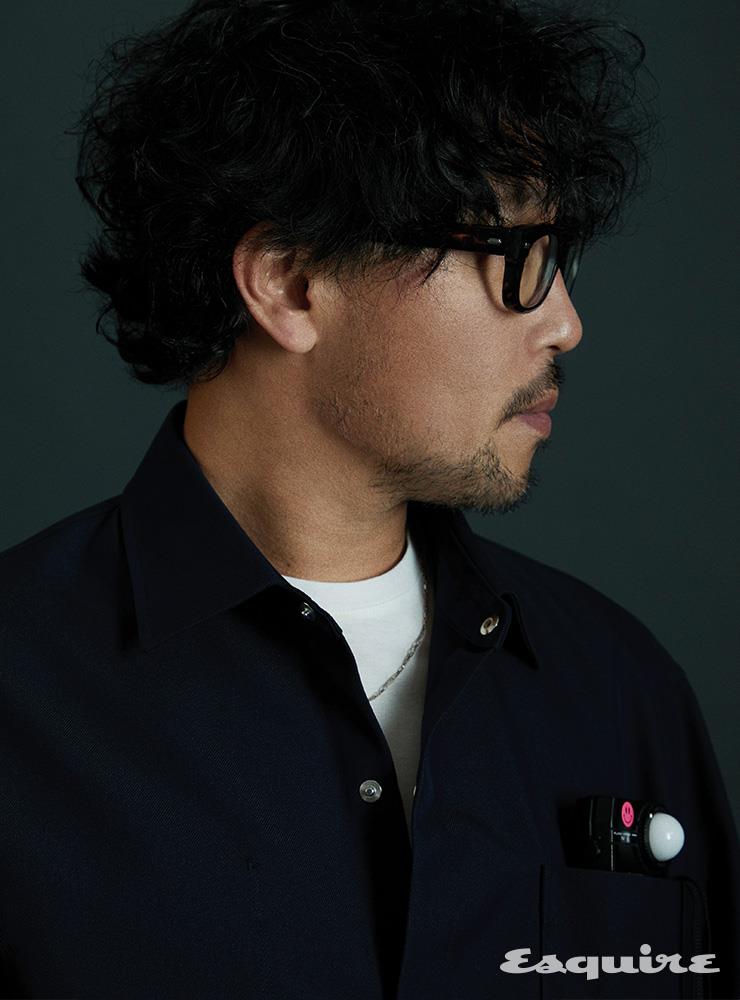 워크웨어 아우터형 셔츠, 크루넥 티셔츠 모두 타임옴므.