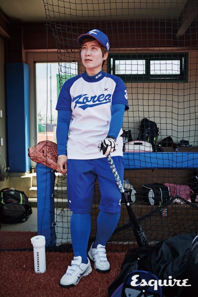 3 김소연 / 내야수, 1992년생“단체 운동이지만 제 플레이 하나로 분위기가 역전될 때 제일 신나요. 야구는 기 싸움이라 감정을 드러내지 않는 게 중요한데, 요즘 그 부분을 잘하고 있어요.”